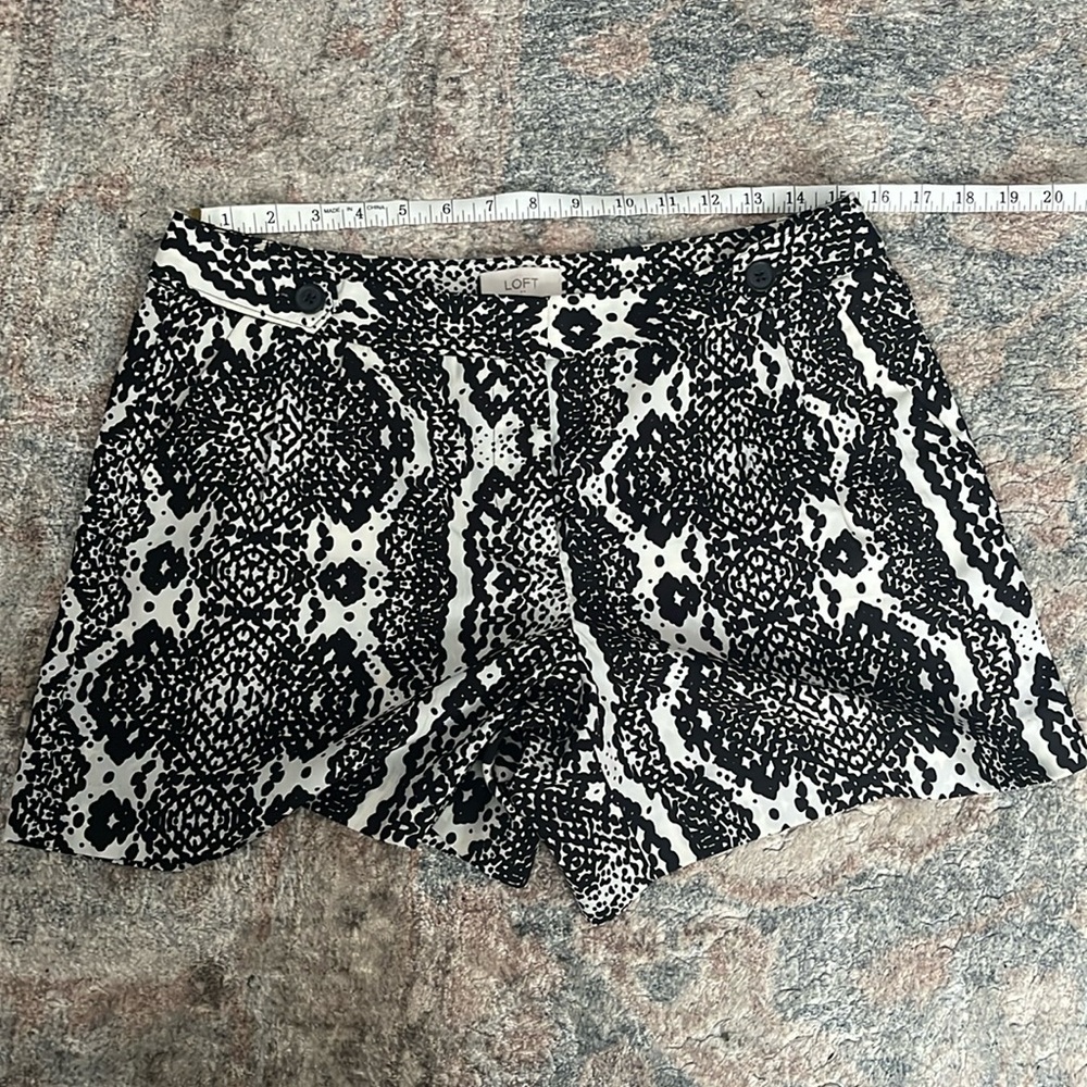 LOFT snakeskin trouser style pleated short